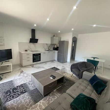 Bel Appartement Avec Parking Cabannes Esterno foto