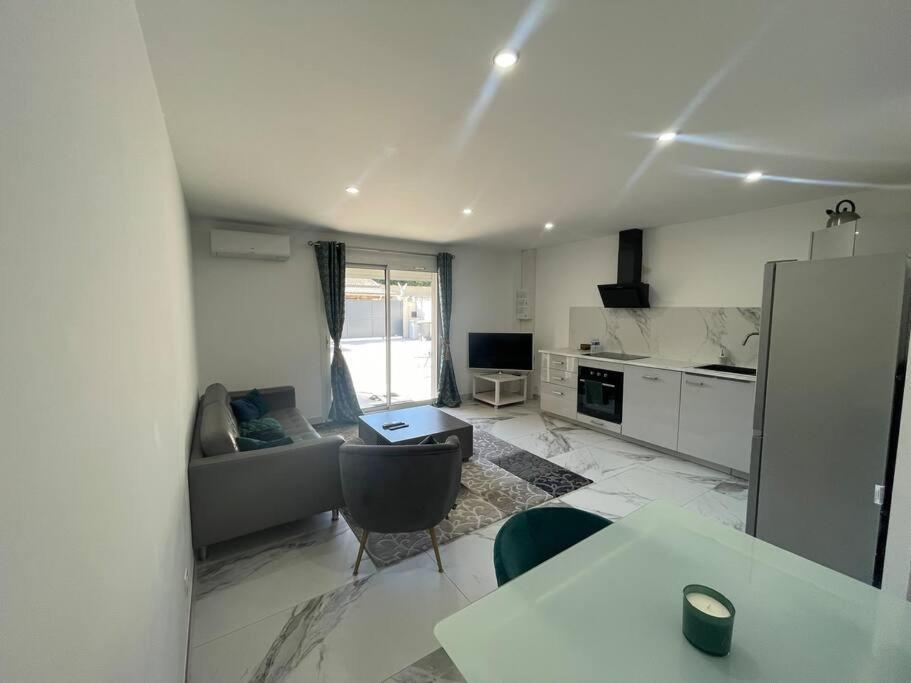 Bel Appartement Avec Parking Cabannes Esterno foto